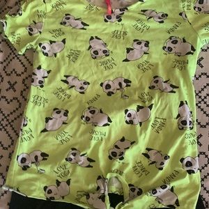 It’s a top and bottom it’s very cute comfortable also nice for a quick stop.